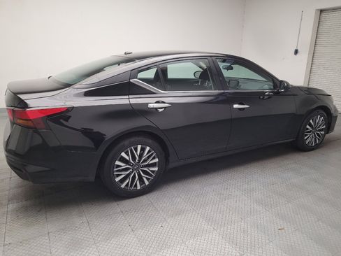 Used 2025 Nissan Altima 2.5 SV FWD image 10