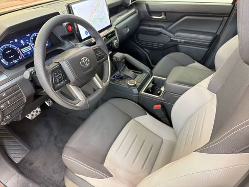 Used 2025 Toyota Tacoma TRD Sport image 4