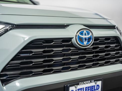 Certified 2022 Toyota RAV4 XLE Premium image 14