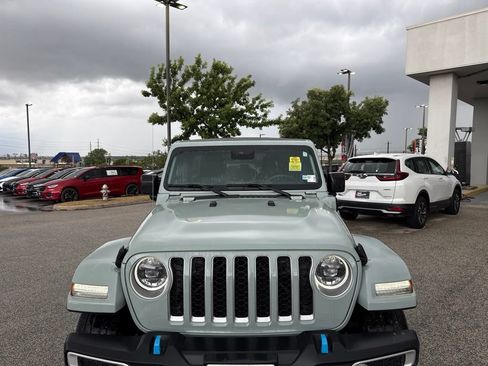 Used 2023 Jeep Wrangler Unlimited Sahara w/ Cold Weather Group AWD/4WD image 22