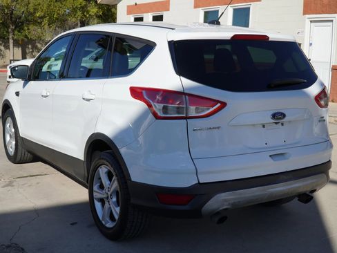 Used 2016 Ford Escape SE image 4