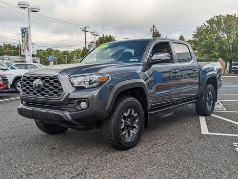 Used 2022 Toyota Tacoma TRD Off-Road image 3