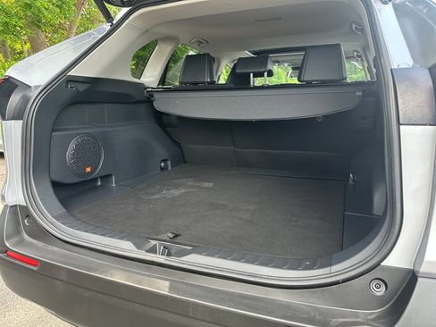 Used 2020 Toyota RAV4 XLE Premium FWD image 19