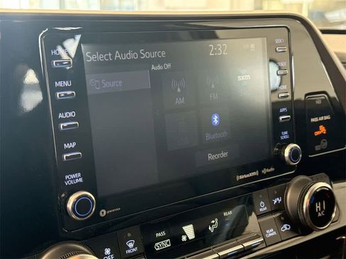 Used 2022 Toyota Highlander XLE image 32