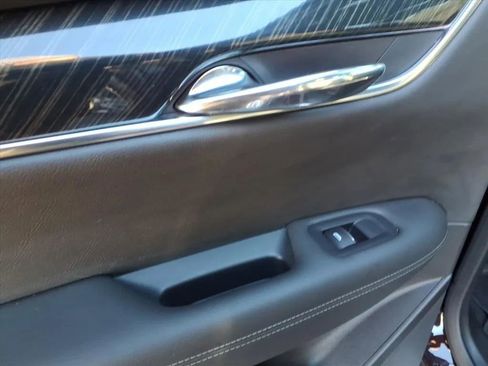 Used 2021 Cadillac XT6 Premium Luxury image 22