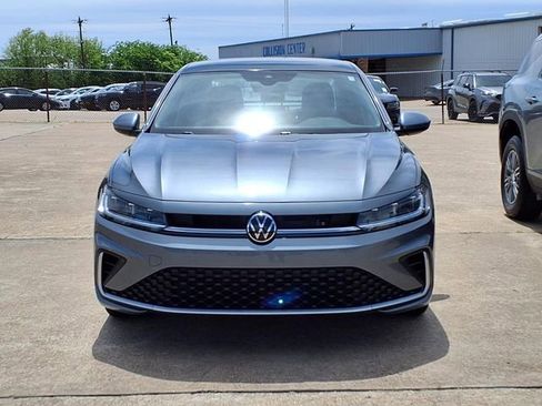 Used 2026 Volkswagen Jetta SE FWD image 2
