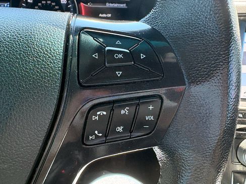 Used 2017 Ford Explorer XLT w/ Equipment Group 202A AWD/4WD image 22