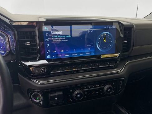 Used 2022 Chevrolet Silverado 1500 ZR2 w/ Technology Package image 15