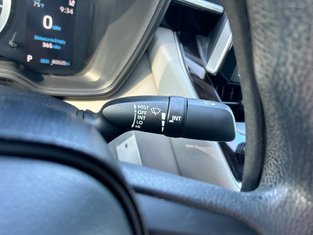 Used 2020 Toyota Corolla LE FWD image 18