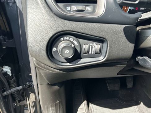 Certified 2023 Jeep Renegade Latitude w/ Premium Group AWD/4WD image 20