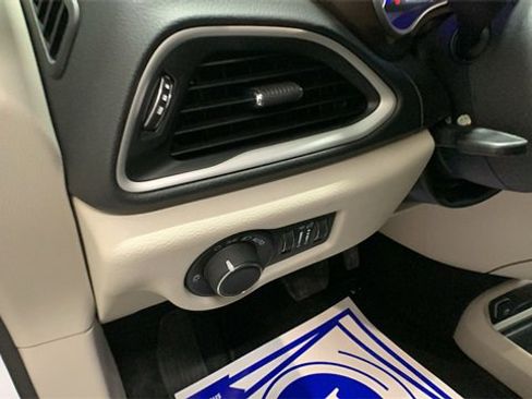 Used 2023 Chrysler Voyager LX image 7