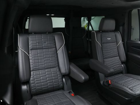 Used 2024 Cadillac Escalade ESV V w/ LPO, ONYX Package image 23