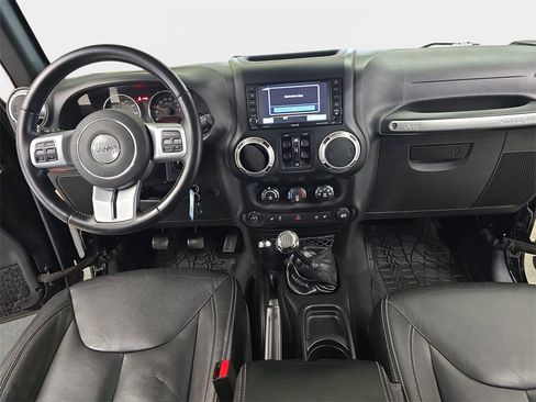 Used 2015 Jeep Wrangler Unlimited Rubicon image 10
