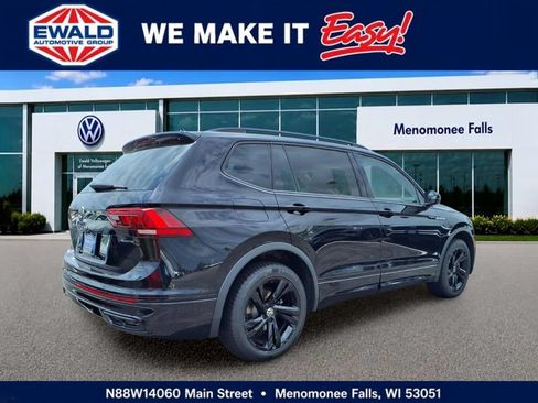 Used 2023 Volkswagen Tiguan SE R-Line AWD/4WD image 3