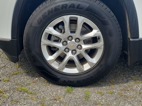 Used 2019 Chevrolet Traverse LT w/ LPO, Floor Liner Package AWD/4WD image 12