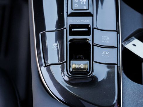 Certified 2025 Toyota Crown Signia image 41