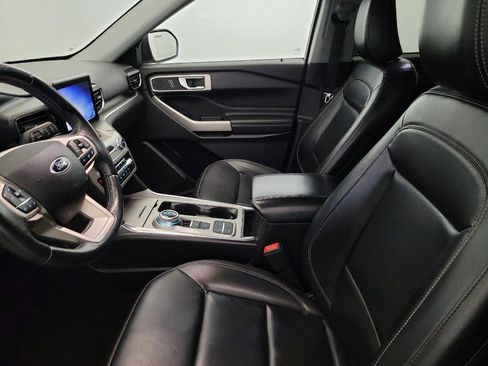 Used 2021 Ford Explorer XLT w/ Equipment Group 202A RWD image 17