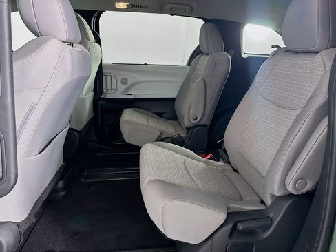 Used 2025 Toyota Sienna LE AWD/4WD image 36