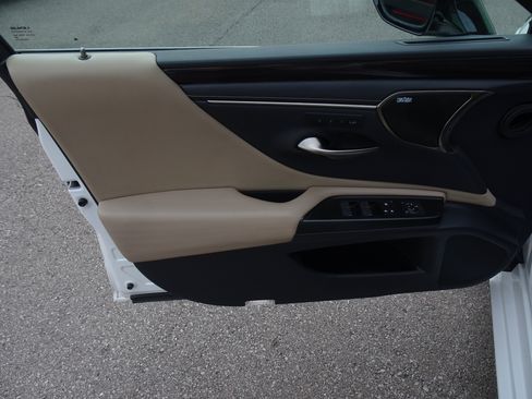 Used 2019 Lexus ES 350 w/ Premium Package FWD image 13