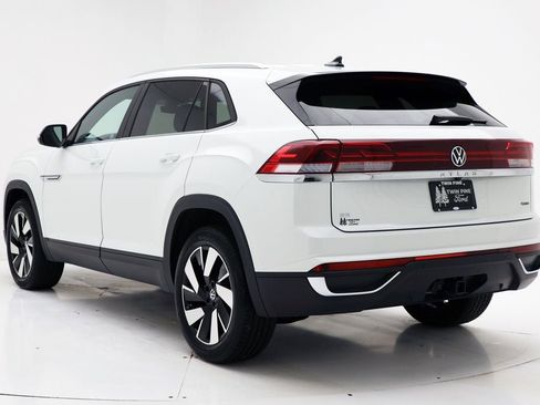 Used 2025 Volkswagen Atlas Cross Sport SE image 7