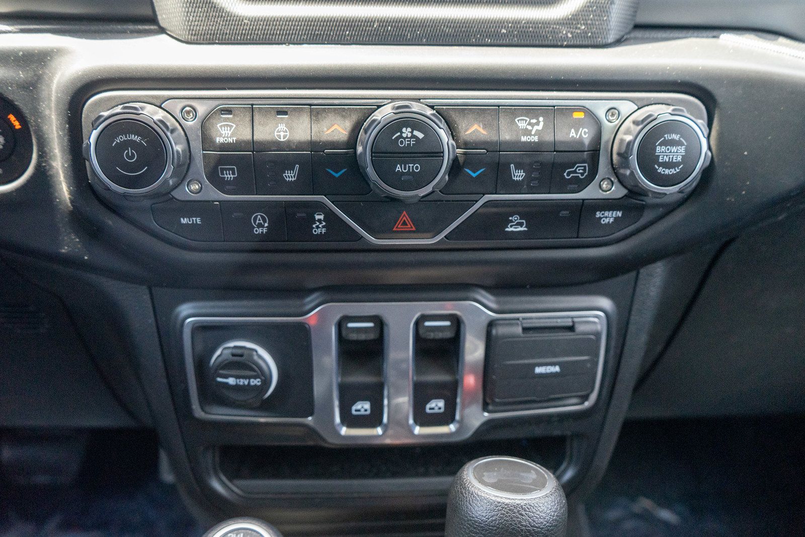 Used 2022 Jeep Wrangler Sport AWD/4WD image 19