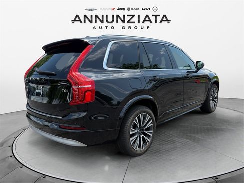 Used 2022 Volvo XC90 T6 Momentum w/ Climate Package image 5