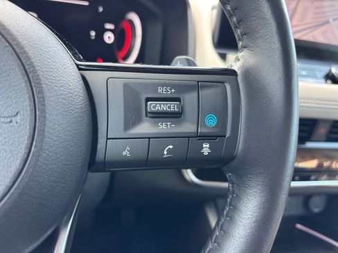Used 2024 Nissan Rogue SL AWD/4WD image 23