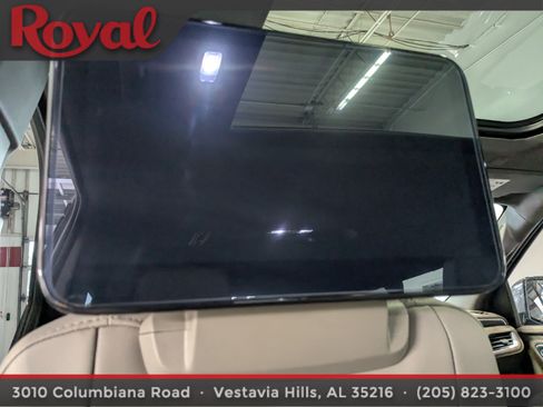 Used 2023 GMC Yukon XL SLT w/ SLT Premium Package image 19