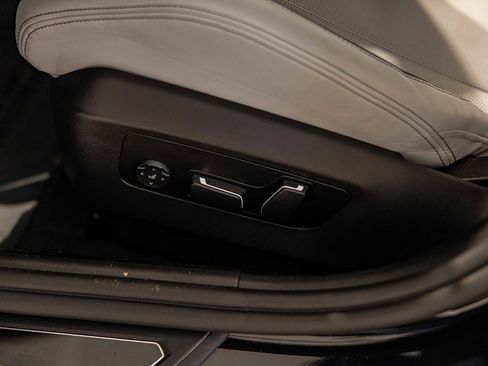 Used 2025 BMW M5 w/ Carbon Package image 22