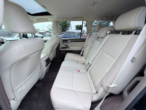 Used 2019 Lexus GX 460 Premium w/ Premium Package AWD/4WD image 17