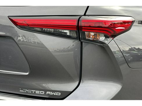 Used 2021 Toyota Highlander Limited AWD/4WD image 35