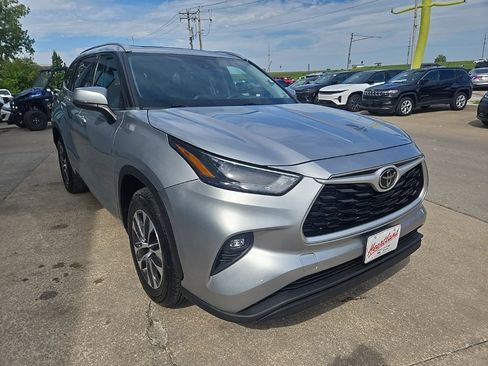 Used 2022 Toyota Highlander XLE image 20