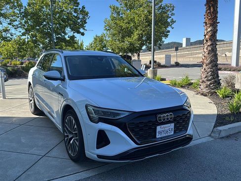 Used 2024 Audi Q8 e-tron Prestige w/ Prestige Package image 4