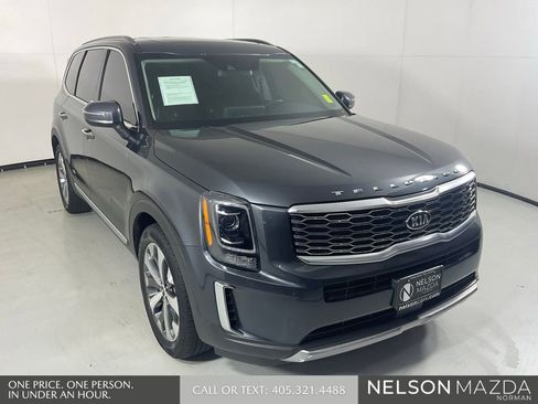 Used 2020 Kia Telluride S w/ S 8 Passenger Seating Package AWD/4WD image 3