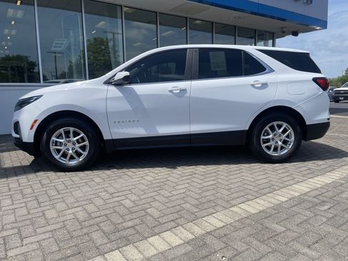 Used 2023 Chevrolet Equinox LT image 2