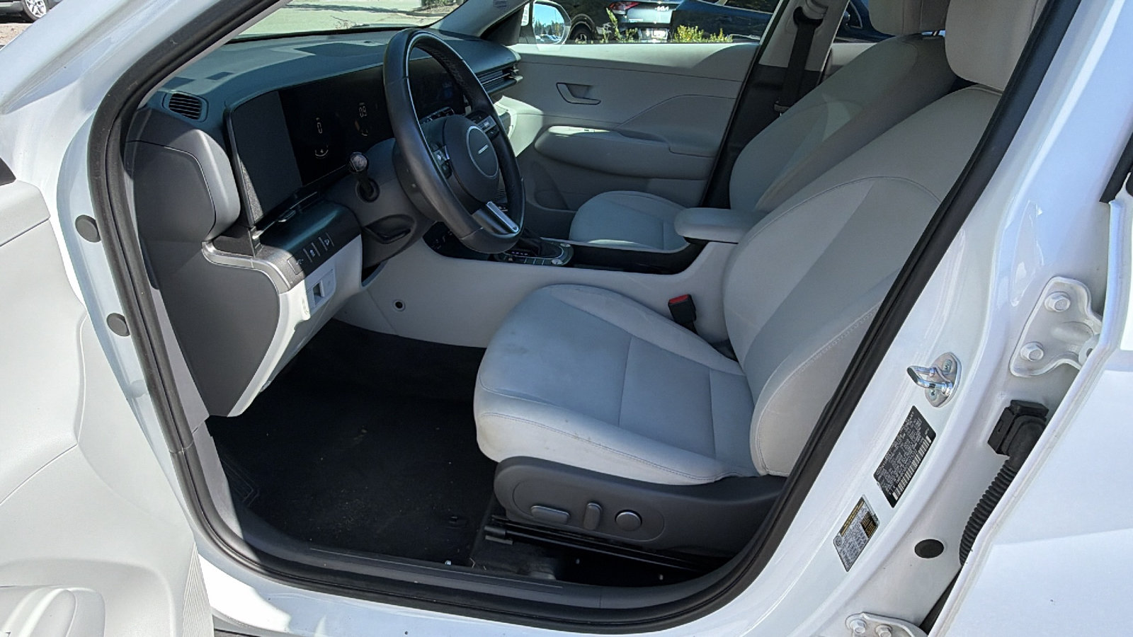 Used 2025 Hyundai Kona SEL AWD/4WD image 16
