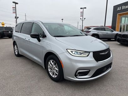 Used 2024 Chrysler Pacifica Touring-L