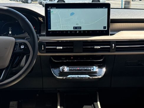 New 2026 Lincoln Corsair Premiere image 17