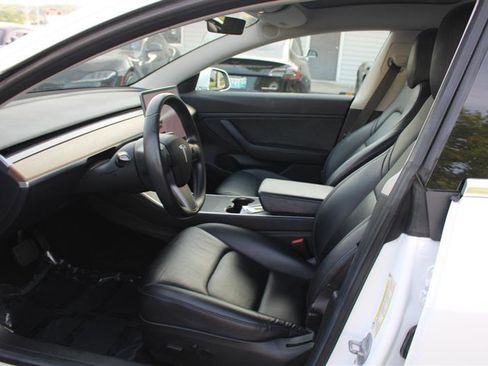 Used 2018 Tesla Model 3 Long Range image 9