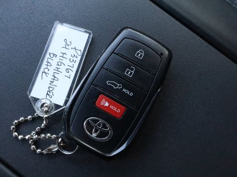 Used 2024 Toyota Highlander XSE image 36