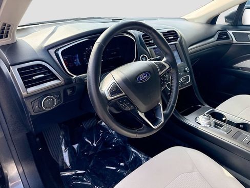 Used 2019 Ford Fusion SE w/ Equipment Group 151A FWD image 5