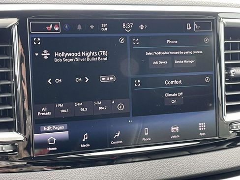 Used 2025 Chrysler Pacifica Select image 15