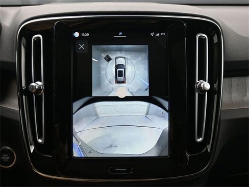 New 2026 Volvo XC40 B4 Plus w/ Protection Package Premier image 20