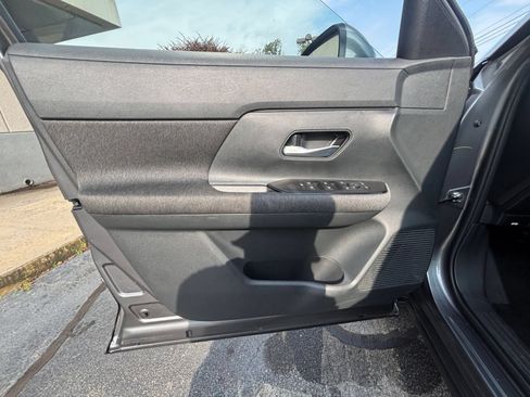 Used 2025 Nissan Kicks SV FWD image 18