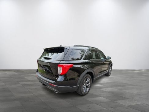 Used 2023 Ford Explorer XLT w/ Equipment Group 202A AWD/4WD image 6