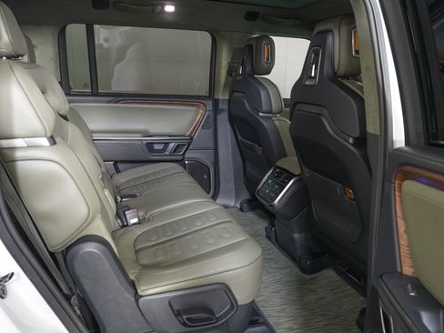 Used 2023 Rivian R1S Adventure image 10