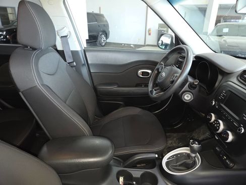 Used 2018 Kia Soul FWD image 28