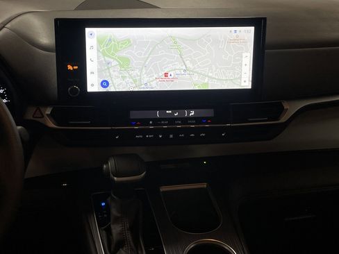 Used 2025 Toyota Sienna XLE image 31