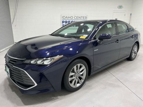 Used 2021 Toyota Avalon XLE w/ Moonroof Package image 4