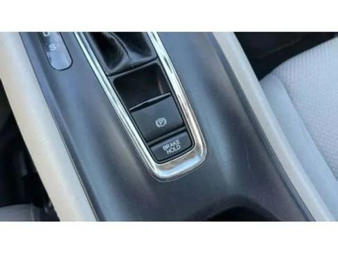 Used 2019 Honda HR-V EX image 36